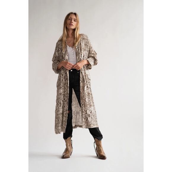 Free People WILD NIGHTS Kimono Duster Robe in Reptile Snake Print S NWOT $168 - Picture 5 of 8
